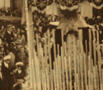 Una de las primeras procesiones sevillanas en salir a la calle en 1934, en el diario Ahora.