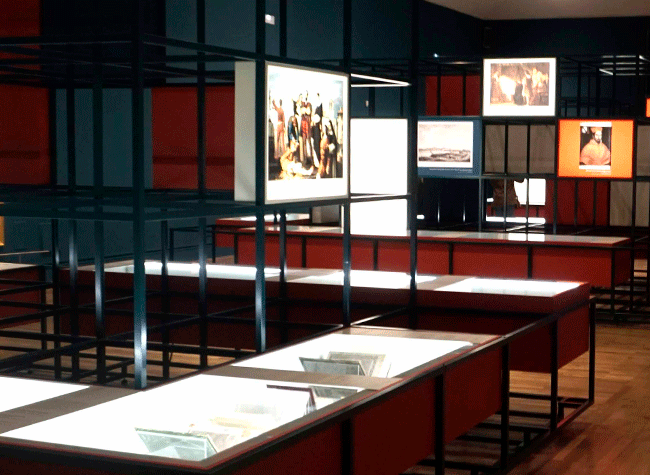Montaje de la exposición de Nebrija